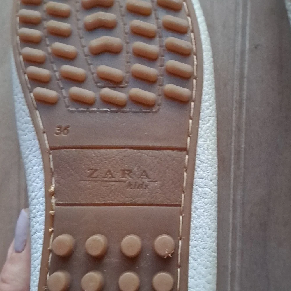 ZARA Boys Collection Lightweight Pebbled White Leather Slip-On Moccasin Loafers